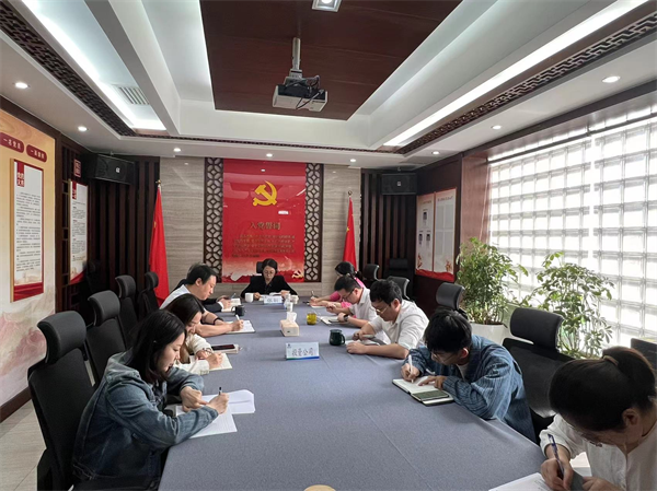 16849852855573635I4h.png 陜西環(huán)保集團(tuán)領(lǐng)導(dǎo)到投資公司進(jìn)行習(xí)近平新時(shí)代中國特色社會(huì)主義思想主題教育宣講.png