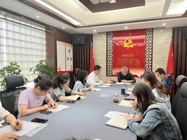 1687656833174036PLin.jpg 投資公司召開專題會議傳達(dá)集團黨委(擴大)會議精神_副本.jpg